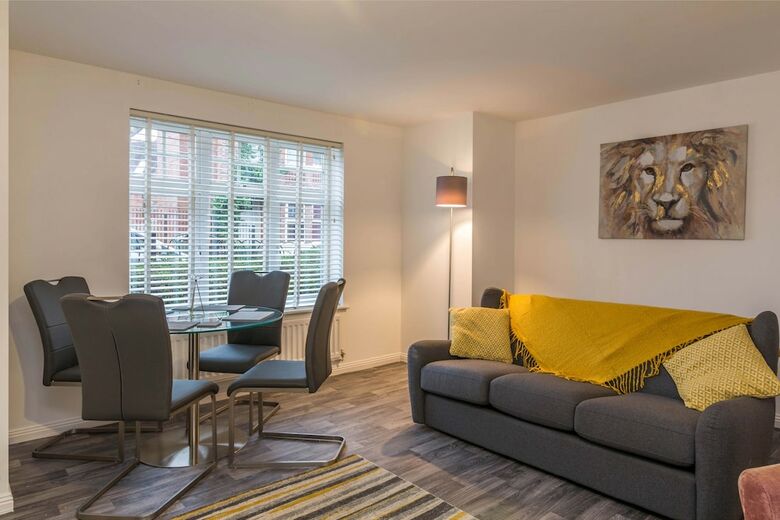 Tudor By Kcd Apartments