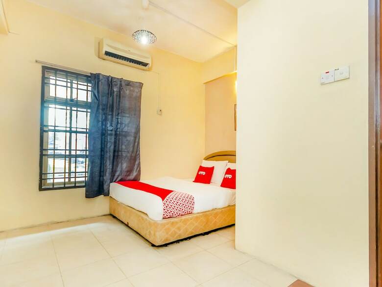Oyo 89703 B Link Hotel