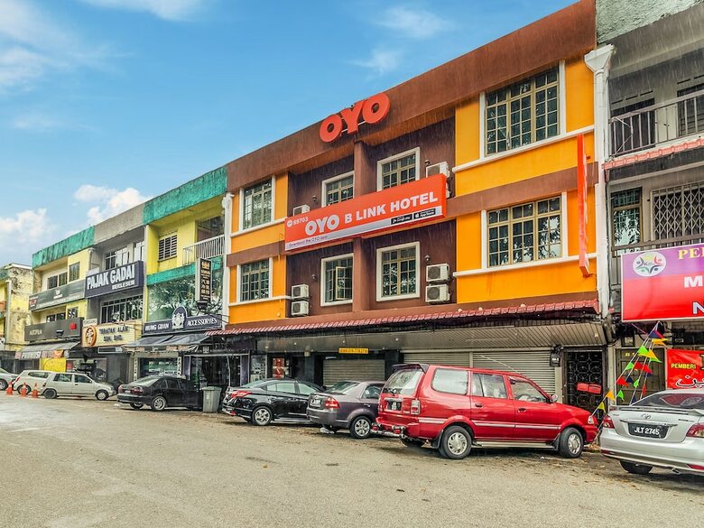 Oyo 89703 B Link Hotel