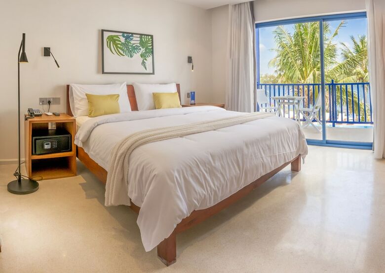 Hotel The B Resort