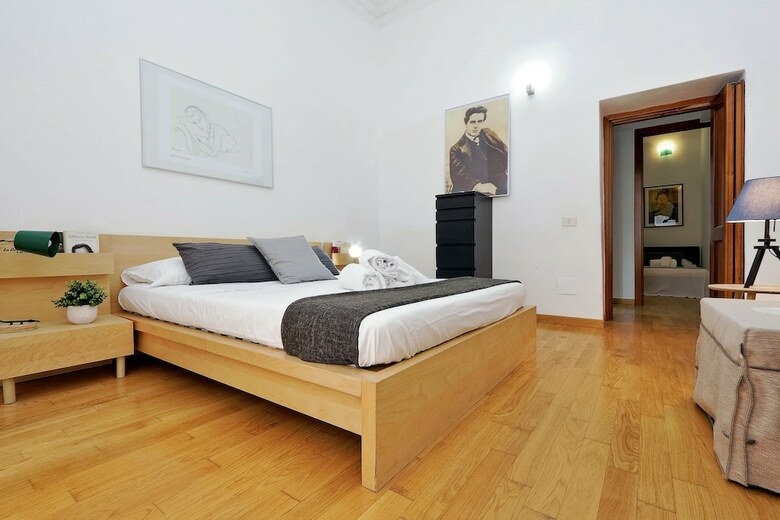 Vatican Spacious Mod� Apartment
