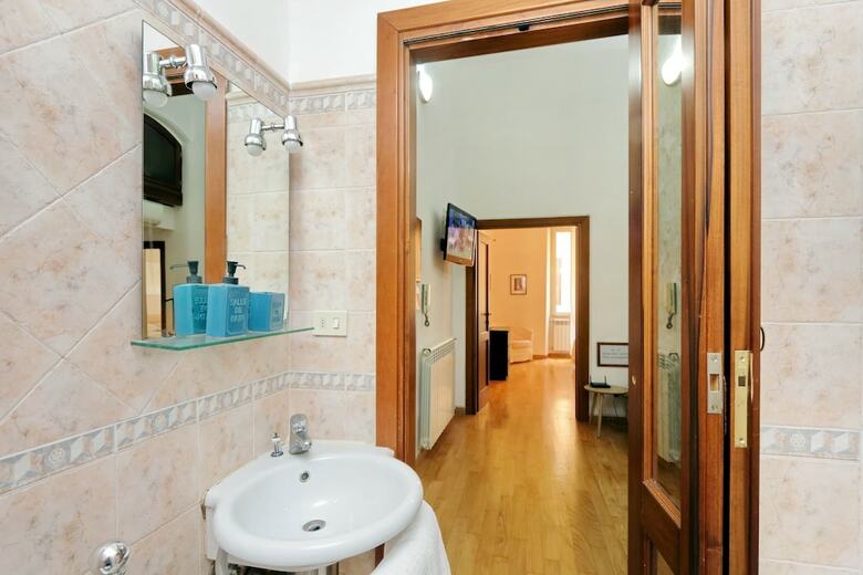 Vatican Spacious Mod� Apartment