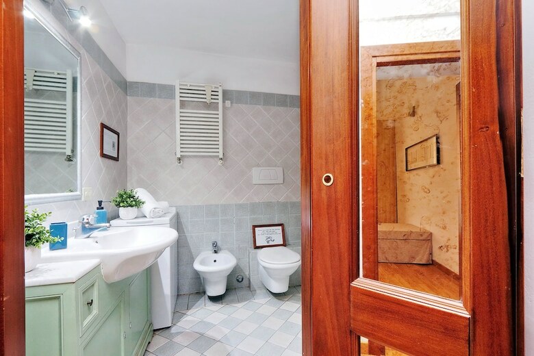 Vatican Spacious Mod� Apartment