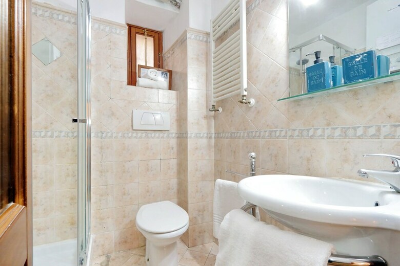 Vatican Spacious Mod� Apartment