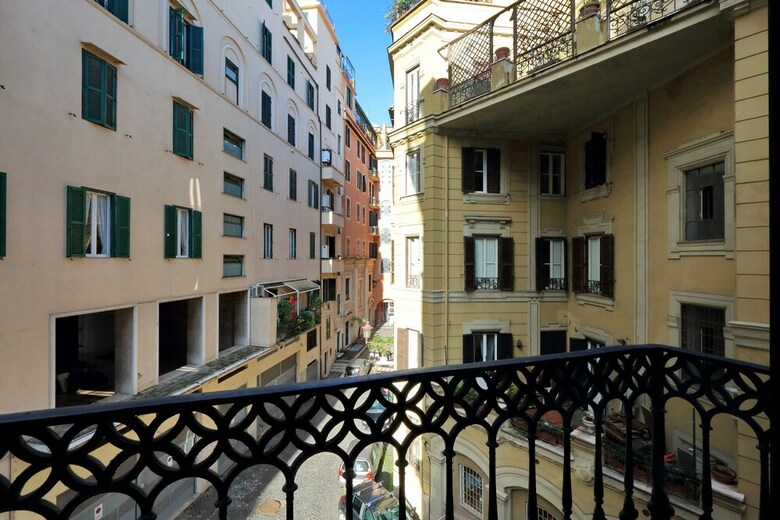 Three Bedrooms Spagna Apartment