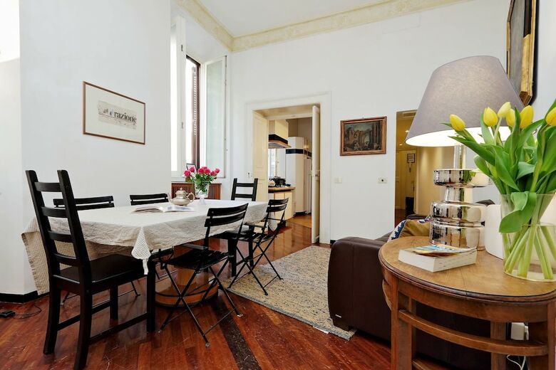 Three Bedrooms Spagna Apartment