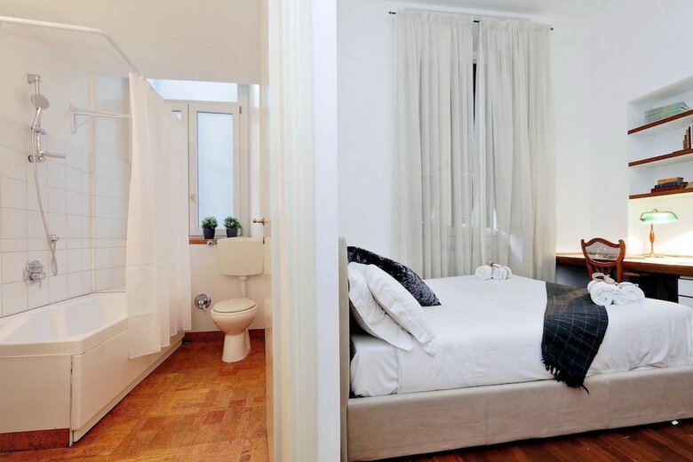 Three Bedrooms Spagna Apartment