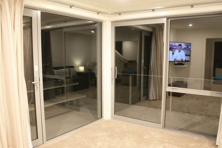 Remarkable Lake View Townhouse Queenstown Hill