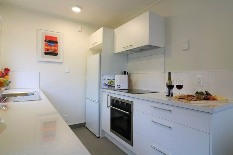 Central City Apartment, Free Parking, Bay Views