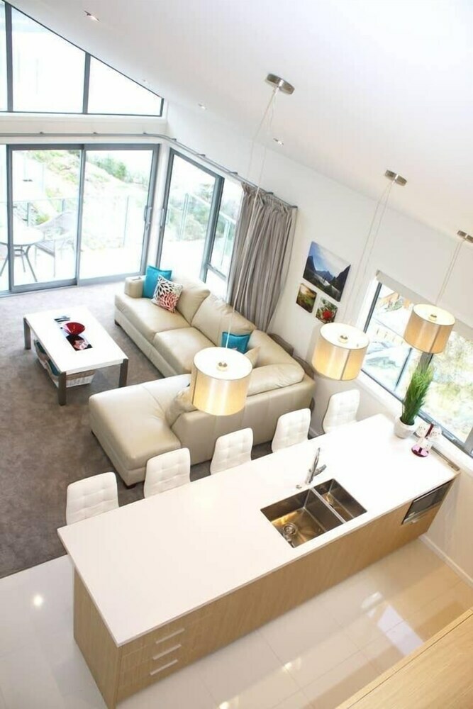 Lake View Townhouse Queenstown Hill