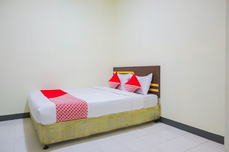 Hostal Oyo 2308 Seven Season Residence