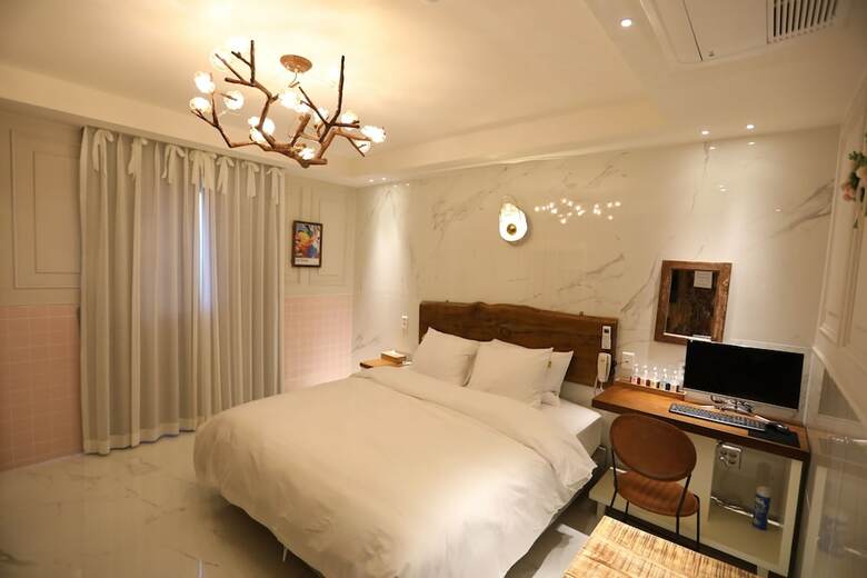February Hotel Sinho