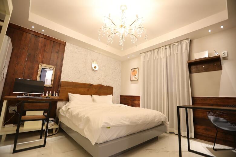 February Hotel Sinho