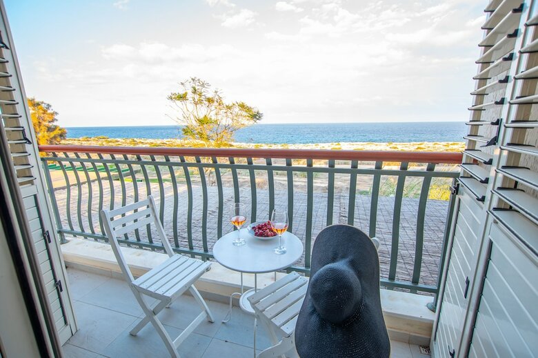 Artisan No 6 First Line Seafront Villa