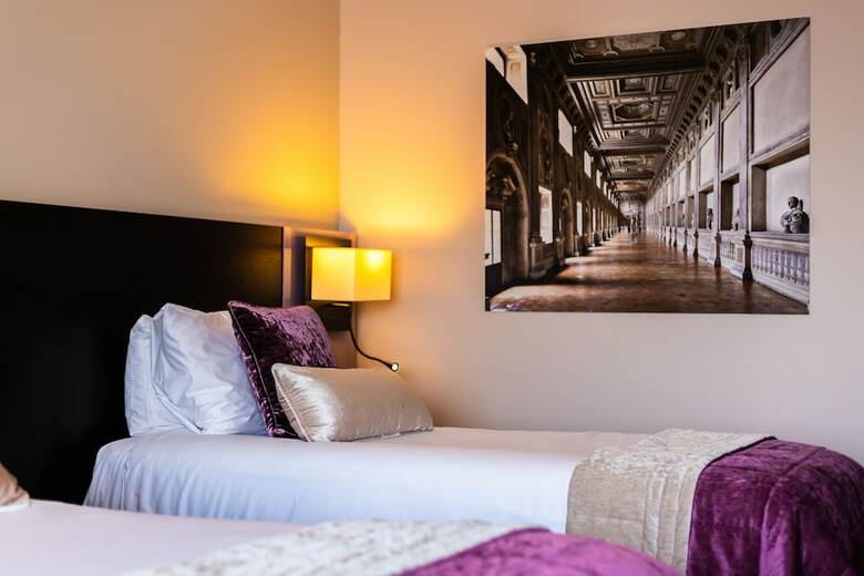 Guildford Harbour Hotel