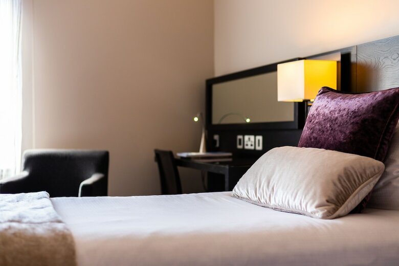 Guildford Harbour Hotel