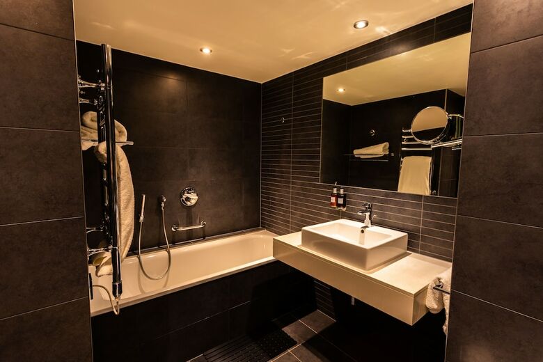Guildford Harbour Hotel