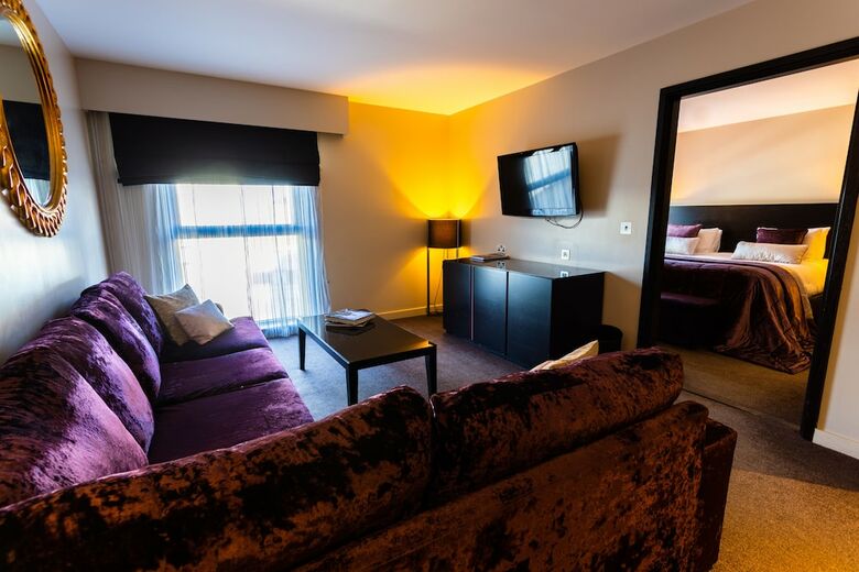Guildford Harbour Hotel