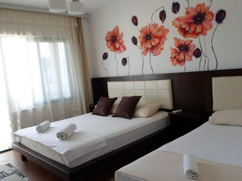 Hotel Apartments And Rooms Four Roses