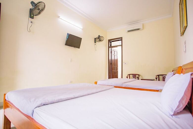 Hotel Oyo 749 Four Seasons Guest House