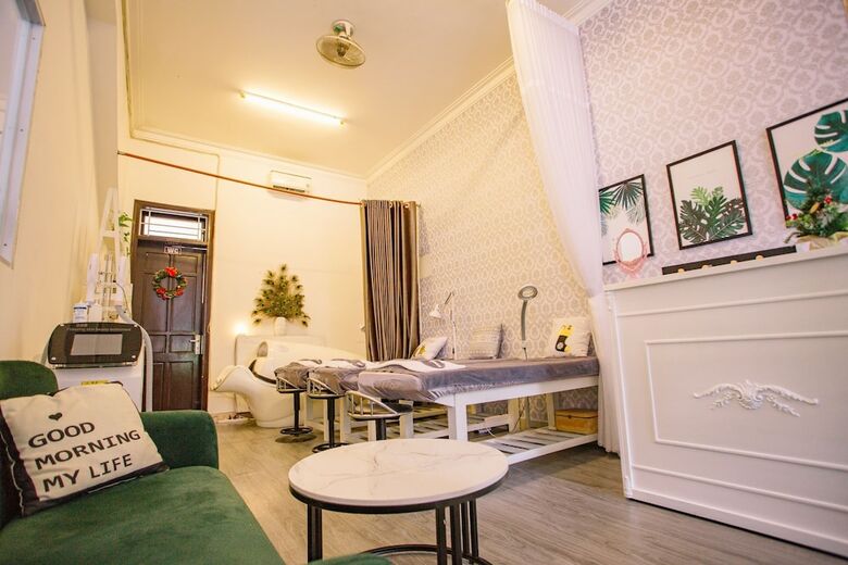 Hotel Oyo 749 Four Seasons Guest House