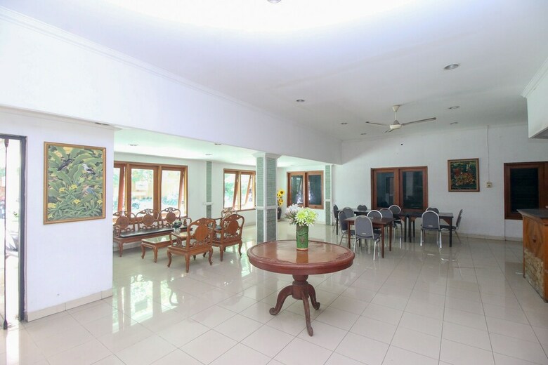 Hotel Airy Laweyan Sutowijoyo 45 Solo