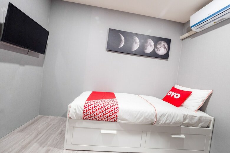 Hotel Oyo 615 Bossa House Hostel & Cafe