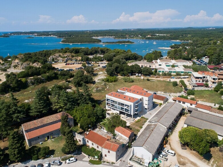 Apartamentos Luxurious Villa In Vrsar Near Beach