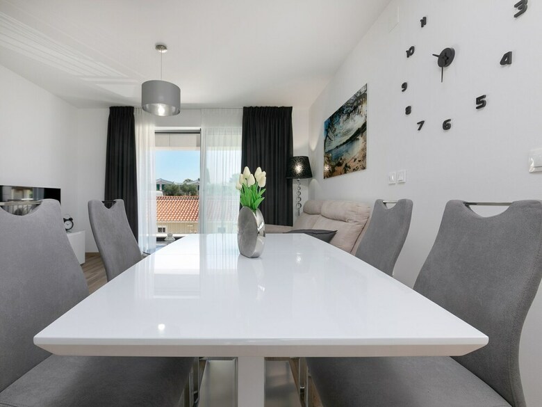 Apartamentos Luxurious Villa In Vrsar Near Beach