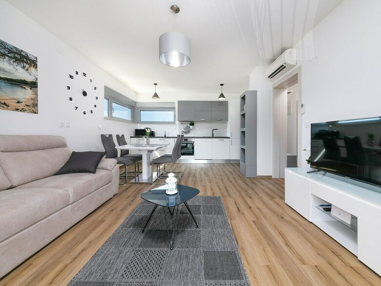 Apartamentos Luxurious Villa In Vrsar Near Beach