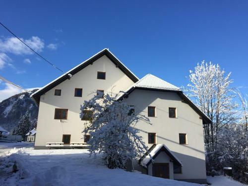 Youth Hostel Nika