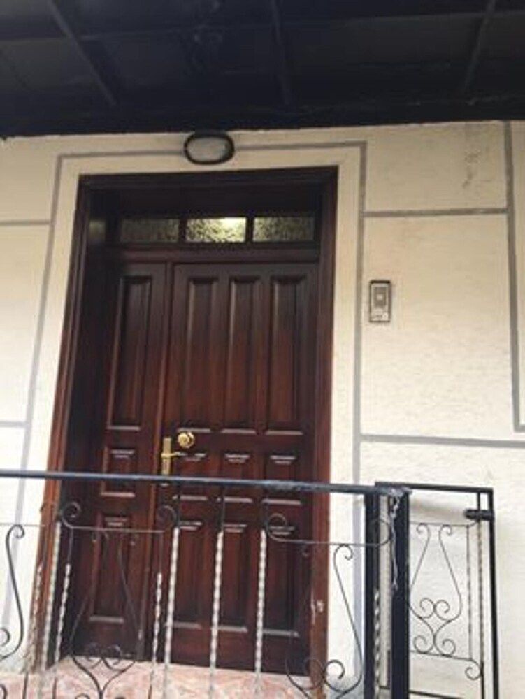 House With 2 Bedrooms In Berat, With Wifi