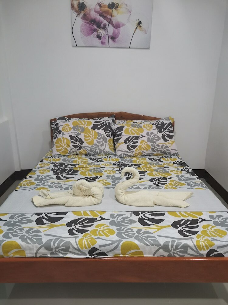 Hotel Cayabyabs Apartment