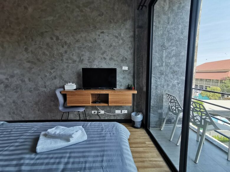 Lay Hotel