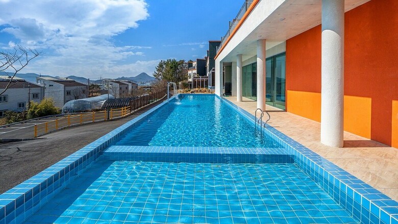 The Sky Pool Villa