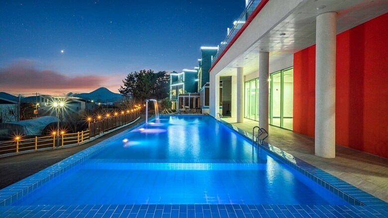 The Sky Pool Villa