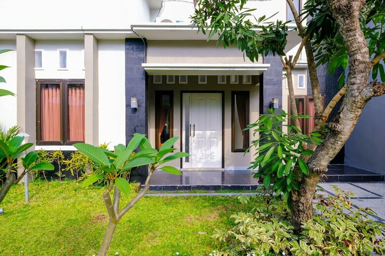 Hotel Oyo 2284 Grand Villa Meninting