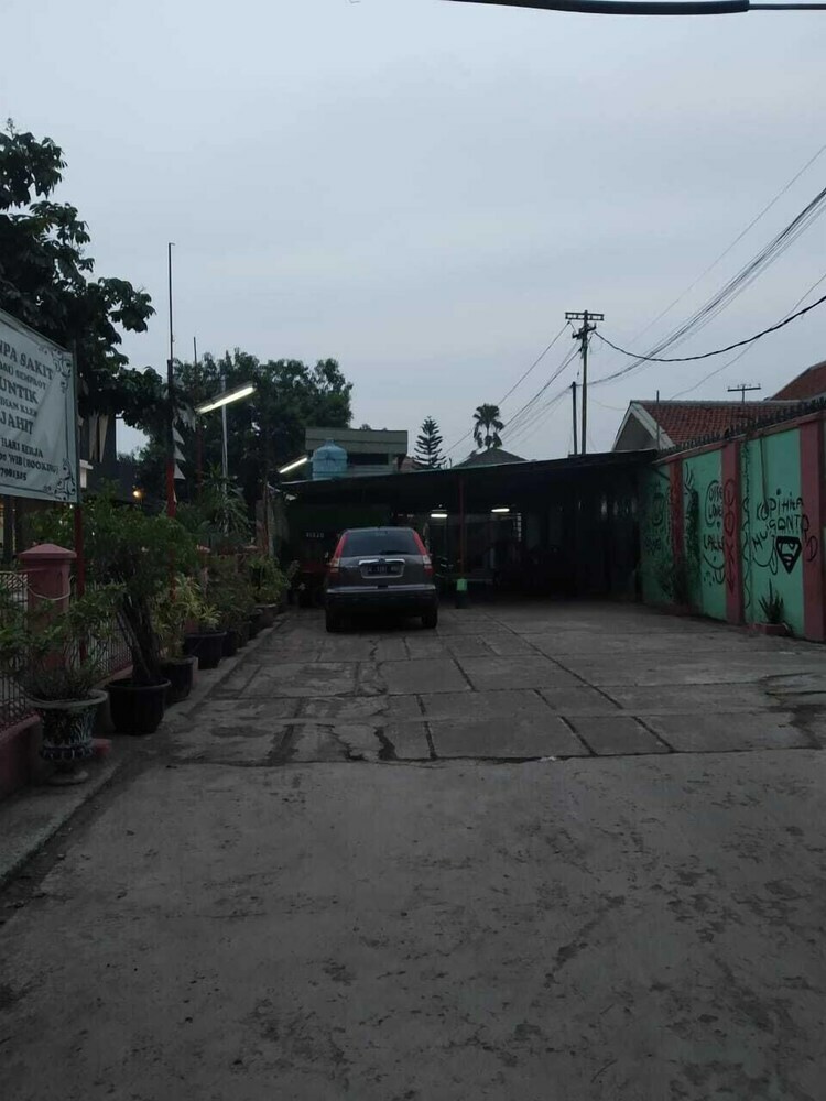Hostal Oyo 2236 Wisma Kurnia Raharja
