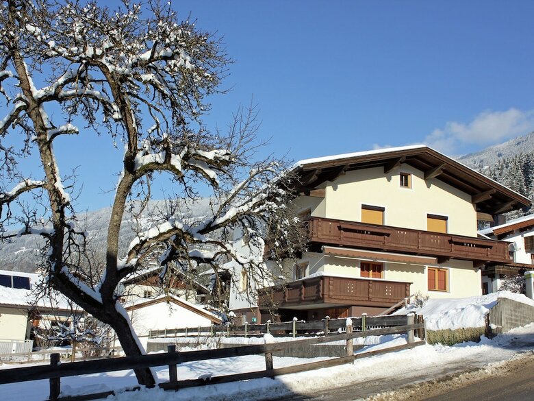 Spacious Apartment In Hart Im Zillertal With Balcony