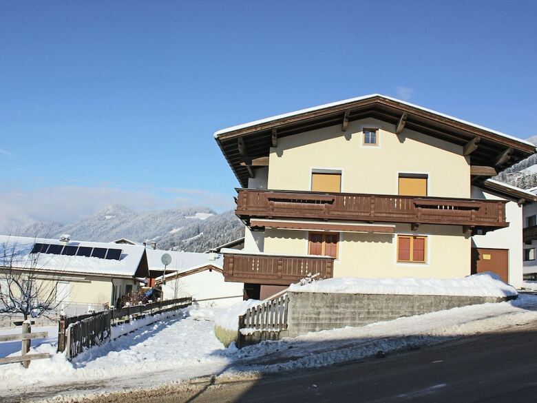 Spacious Apartment In Hart Im Zillertal With Balcony