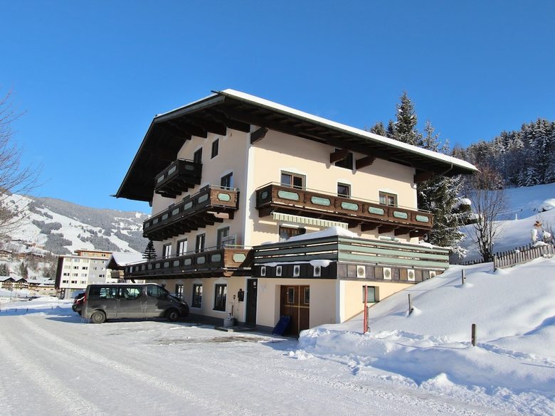 Warm Apartment In Saalbach Near Ski Area