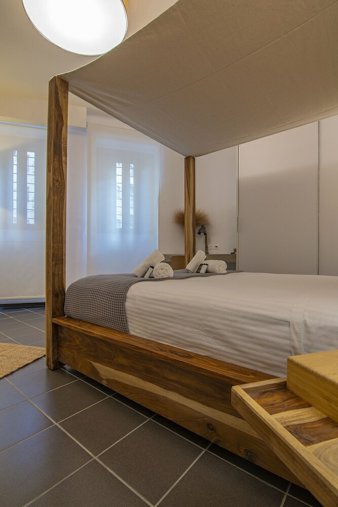 Hotel Art Pantheon Suites In Plaka