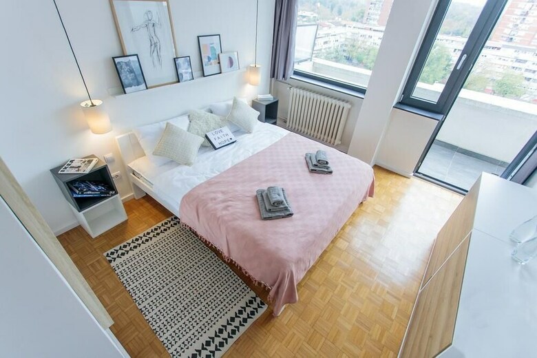 Apartamentos Love Faith Hope Arena