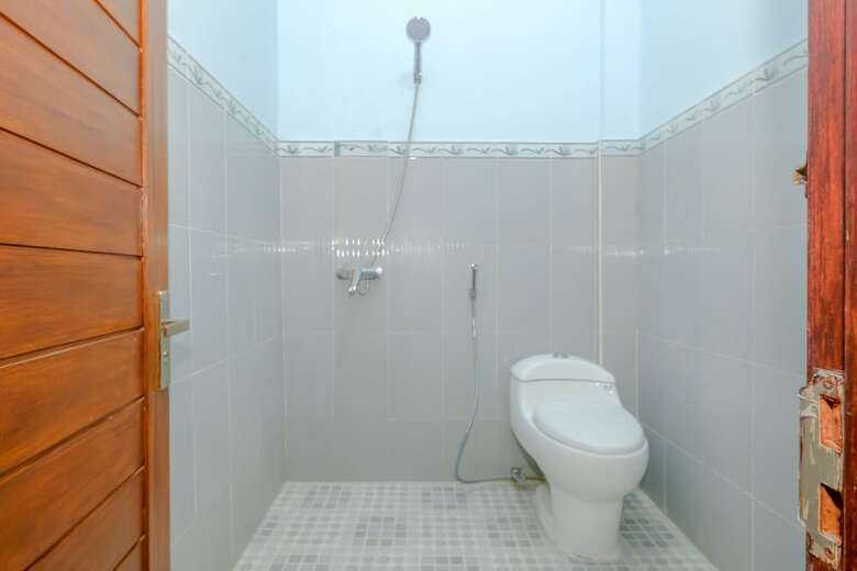 Hostal Oyo 2450 Hening Homestay