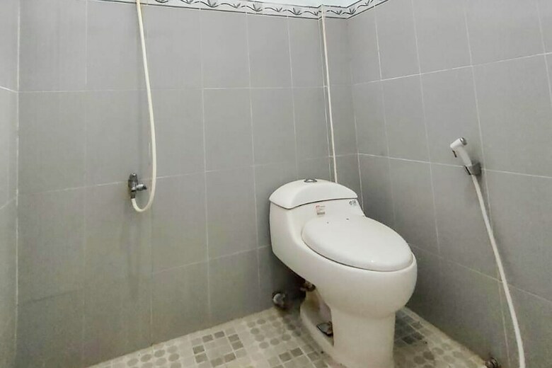 Hostal Oyo 2450 Hening Homestay