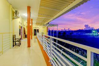 Hostal Oyo 2450 Hening Homestay