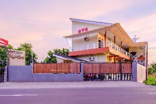 Hostal Oyo 2450 Hening Homestay