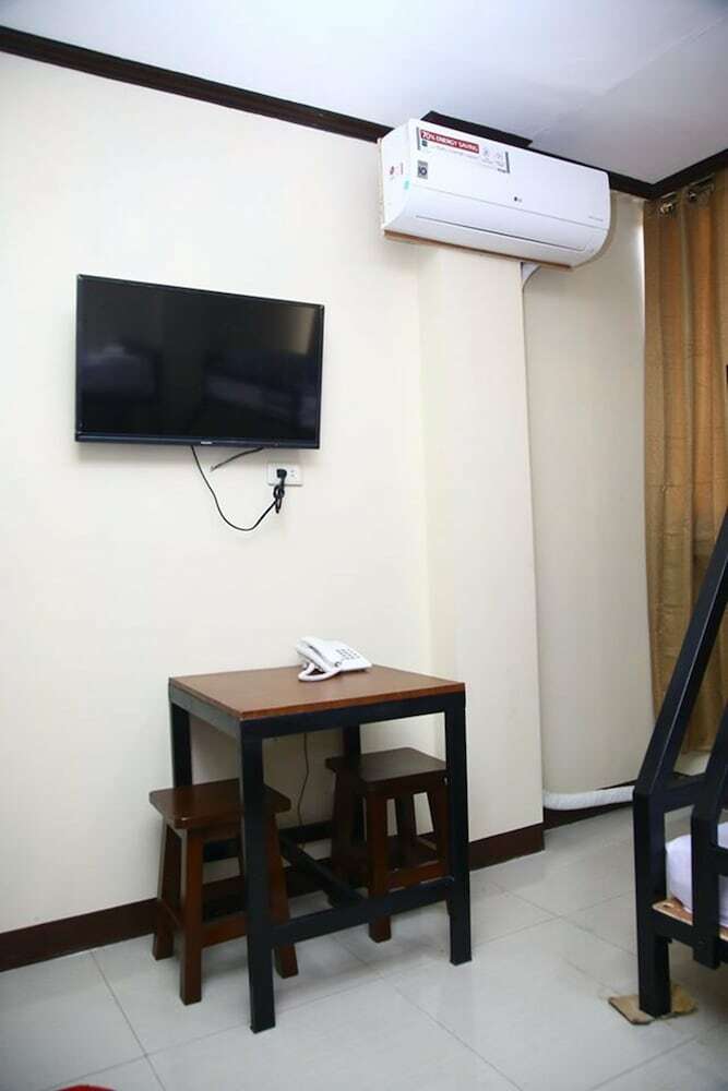 Hotel Oyo 545 Andrew's Apartelle