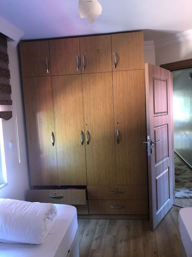 Mutluev Apart