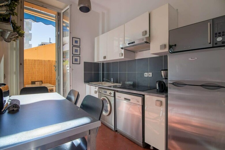Pleasant Apartment With A Terrace - Cannes City Centre